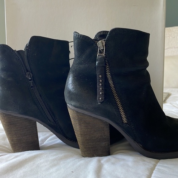 Steve Madden Women’s Black Nubuck Ryatt Zip Leather Ankle Boots - Size 8 - Picture 4 of 9